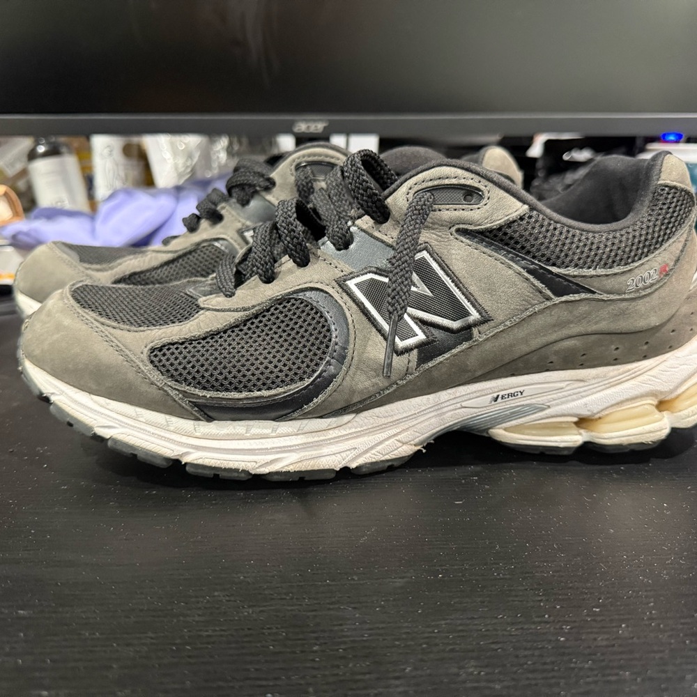 New Balance 2002r